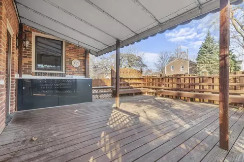 Exterior - 1489 Roslyn, Grosse Pointe Woods, MI 48236 photo 2 of 6