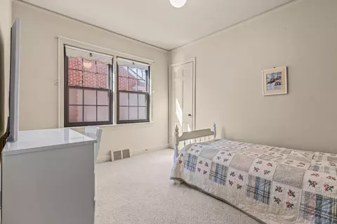 Bedroom - 1489 Roslyn, Grosse Pointe Woods, MI 48236 photo 1 of 4
