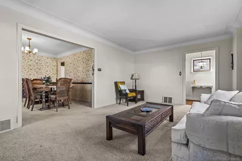 Living - 1489 Roslyn, Grosse Pointe Woods, MI 48236 photo 2 of 5