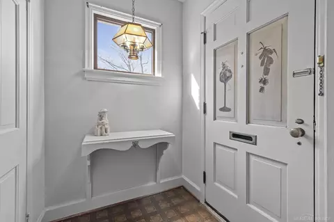 Entry Way - 1489 Roslyn, Grosse Pointe Woods, MI 48236 photo 1 of 1