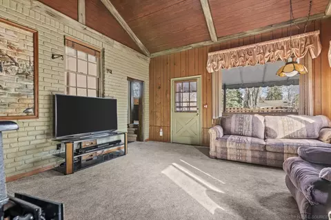 Living - 1489 Roslyn, Grosse Pointe Woods, MI 48236 photo 5 of 5