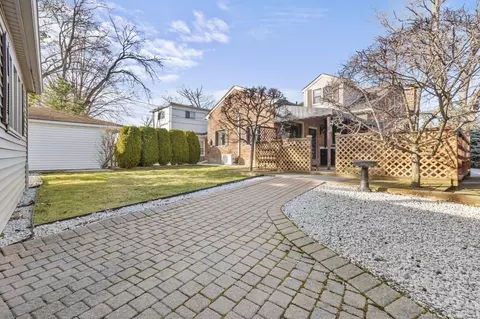 Exterior - 1489 Roslyn, Grosse Pointe Woods, MI 48236 photo 5 of 6
