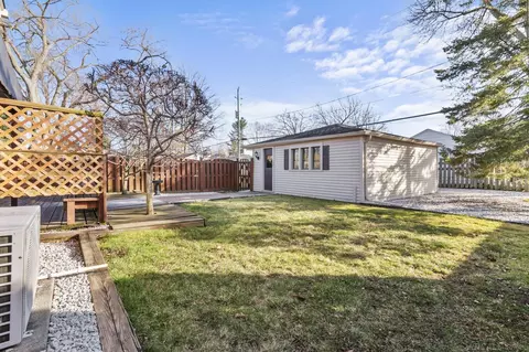 Exterior - 1489 Roslyn, Grosse Pointe Woods, MI 48236 photo 4 of 6
