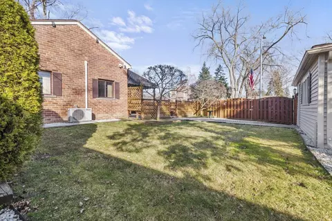 Exterior - 1489 Roslyn, Grosse Pointe Woods, MI 48236 photo 6 of 6