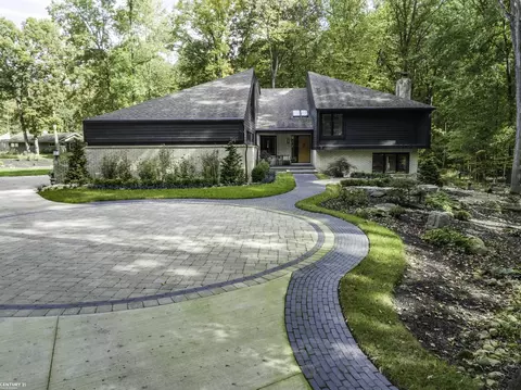 2563 Darren, Washington, MI 48094