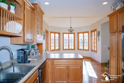 Kitchen - 2560 Reinhardt, Monroe, MI 48162 photo 5 of 5
