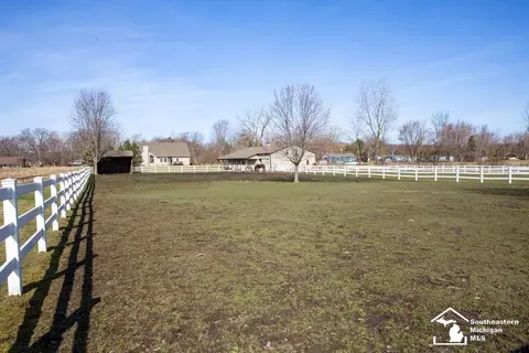 Exterior - 2560 Reinhardt, Monroe, MI 48162 photo 32 of 39