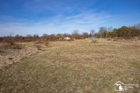 Exterior - 2560 Reinhardt, Monroe, MI 48162 photo 17 of 39