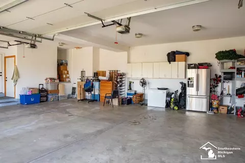 Exterior - 2560 Reinhardt, Monroe, MI 48162 photo 11 of 39