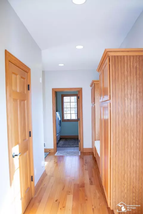 Entry Way - 2560 Reinhardt, Monroe, MI 48162 photo 2 of 2