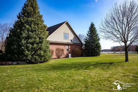 Exterior - 2560 Reinhardt, Monroe, MI 48162 photo 8 of 39