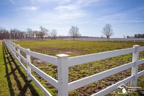 Exterior - 2560 Reinhardt, Monroe, MI 48162 photo 37 of 39