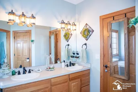 Bath - 2560 Reinhardt, Monroe, MI 48162 photo 2 of 6