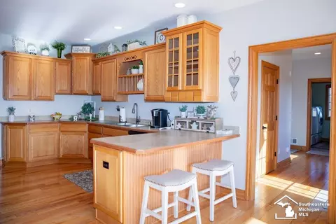 Kitchen - 2560 Reinhardt, Monroe, MI 48162 photo 1 of 5