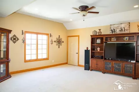 Living - 2560 Reinhardt, Monroe, MI 48162 photo 5 of 8