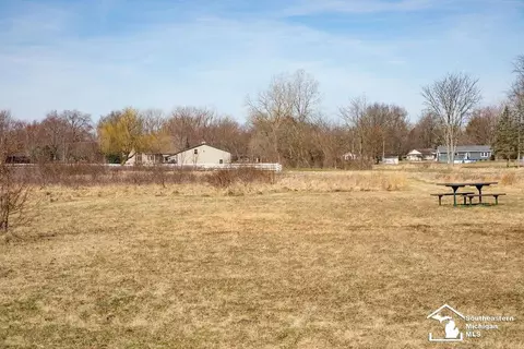 Exterior - 2560 Reinhardt, Monroe, MI 48162 photo 18 of 39