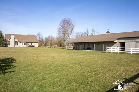 Exterior - 2560 Reinhardt, Monroe, MI 48162 photo 31 of 39