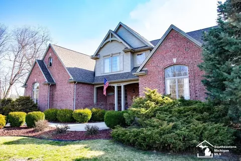 Exterior - 2560 Reinhardt, Monroe, MI 48162 photo 6 of 39
