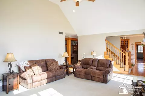 Living - 2560 Reinhardt, Monroe, MI 48162 photo 4 of 8