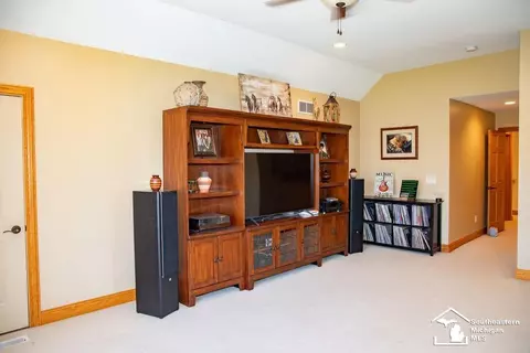 Living - 2560 Reinhardt, Monroe, MI 48162 photo 7 of 8