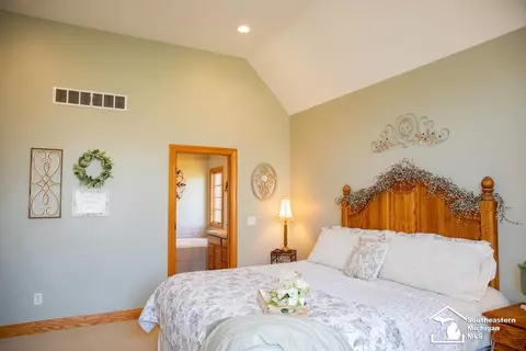 Bedroom - 2560 Reinhardt, Monroe, MI 48162 photo 4 of 6