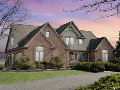 Exterior - 2560 Reinhardt, Monroe, MI 48162 photo 2 of 39