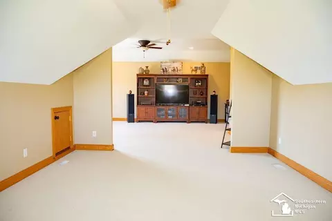 Living - 2560 Reinhardt, Monroe, MI 48162 photo 6 of 8