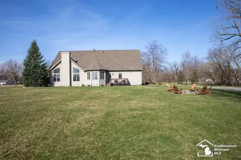 Exterior - 2560 Reinhardt, Monroe, MI 48162 photo 13 of 39
