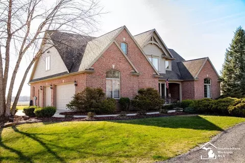 Exterior - 2560 Reinhardt, Monroe, MI 48162 photo 3 of 39