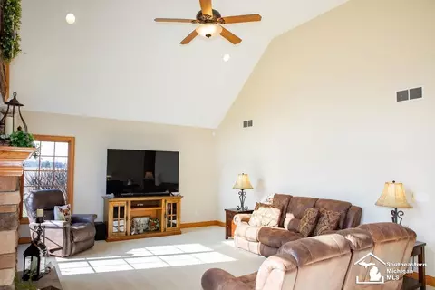 Living - 2560 Reinhardt, Monroe, MI 48162 photo 3 of 8
