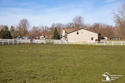Exterior - 2560 Reinhardt, Monroe, MI 48162 photo 34 of 39