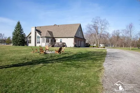 Exterior - 2560 Reinhardt, Monroe, MI 48162 photo 12 of 39