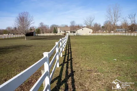 Exterior - 2560 Reinhardt, Monroe, MI 48162 photo 33 of 39