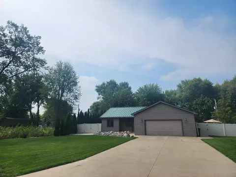 908 Shady Shrs, Bay City, MI 48706