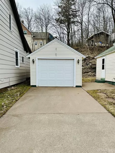 125 York, Ishpeming, MI 49849 photo 25