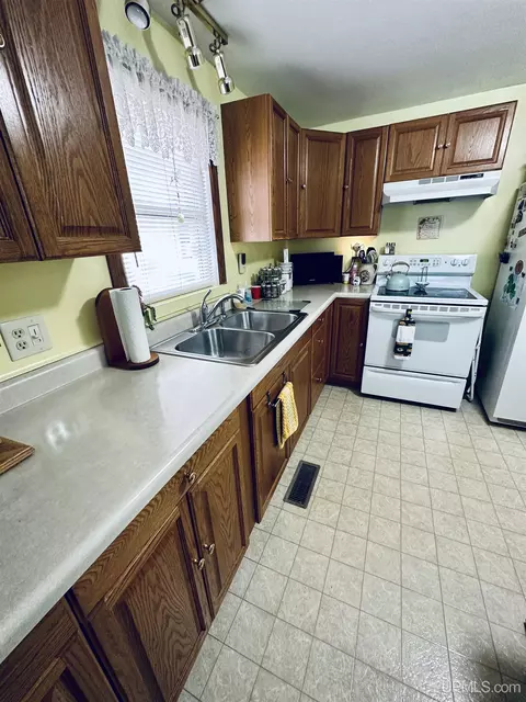 125 York, Ishpeming, MI 49849 photo 9