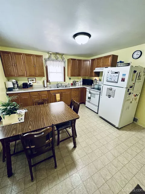 125 York, Ishpeming, MI 49849 photo 7