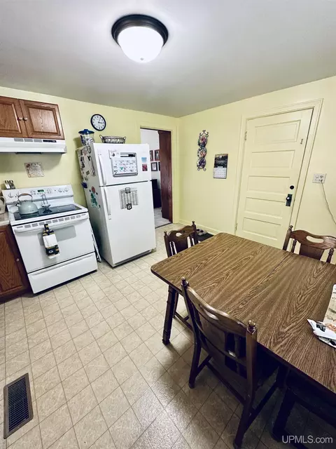 125 York, Ishpeming, MI 49849 photo 8
