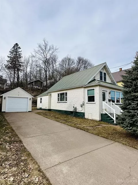 125 York, Ishpeming, MI 49849