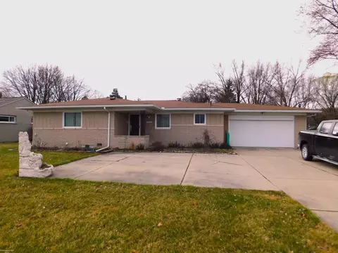 3560 Fox Hl, Sterling Heights, MI 48310