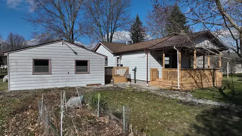 Exterior - 7119 Adelle, Flushing, MI 48433 photo 6 of 11