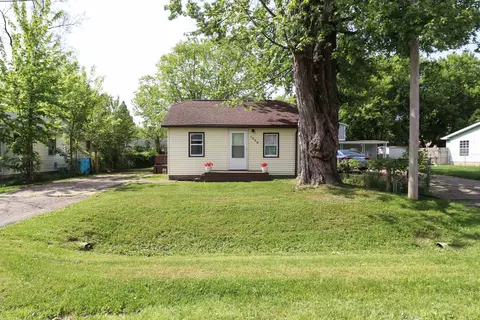 1059 Schumacher, Flint, MI 48507