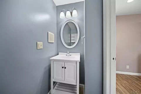 Bath - 1157 E Maple, Adrian, MI 49221 photo 2 of 4