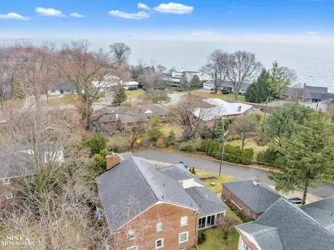 View/Area - 15827 Windmill Pointe, Grosse Pointe Park, MI 48230 photo 8 of 8