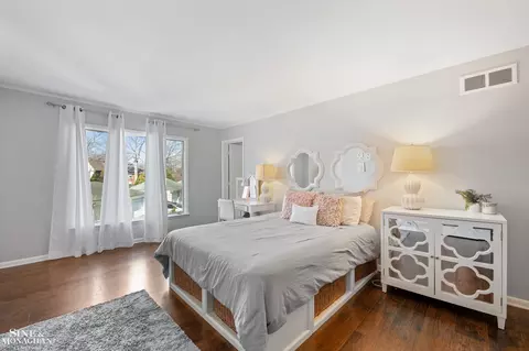 Bedroom - 15827 Windmill Pointe, Grosse Pointe Park, MI 48230 photo 2 of 6