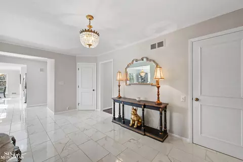 Entry Way - 15827 Windmill Pointe, Grosse Pointe Park, MI 48230 photo 4 of 6