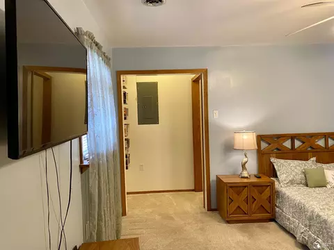 Bedroom - 18542 Hinton, Riverview, MI 48193 photo 6 of 8