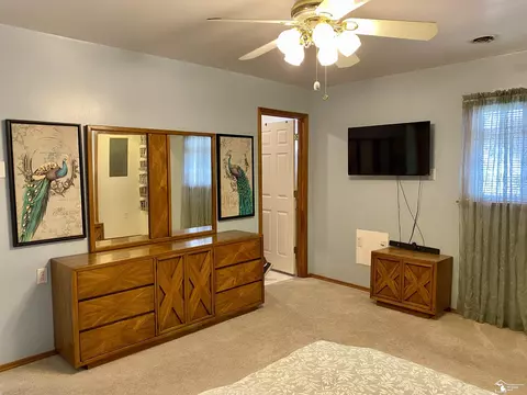 Bedroom - 18542 Hinton, Riverview, MI 48193 photo 4 of 8