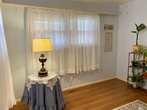 Bedroom - 18542 Hinton, Riverview, MI 48193 photo 2 of 8