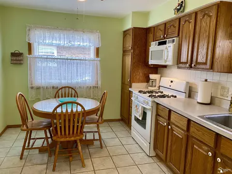 Kitchen - 18542 Hinton, Riverview, MI 48193 photo 3 of 7